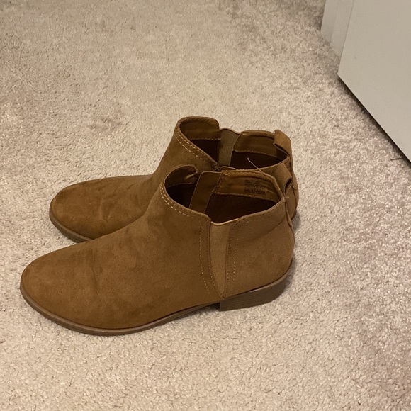 brown booties, worn a handful of times, size 8 - Picture 3 of 5